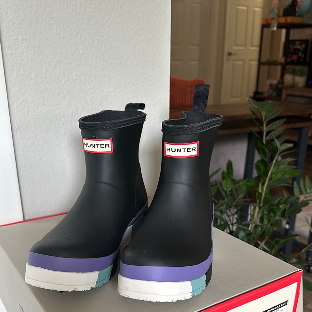 Hunter Black and Purple Winter Rain Boots with Chunky Sole size US8